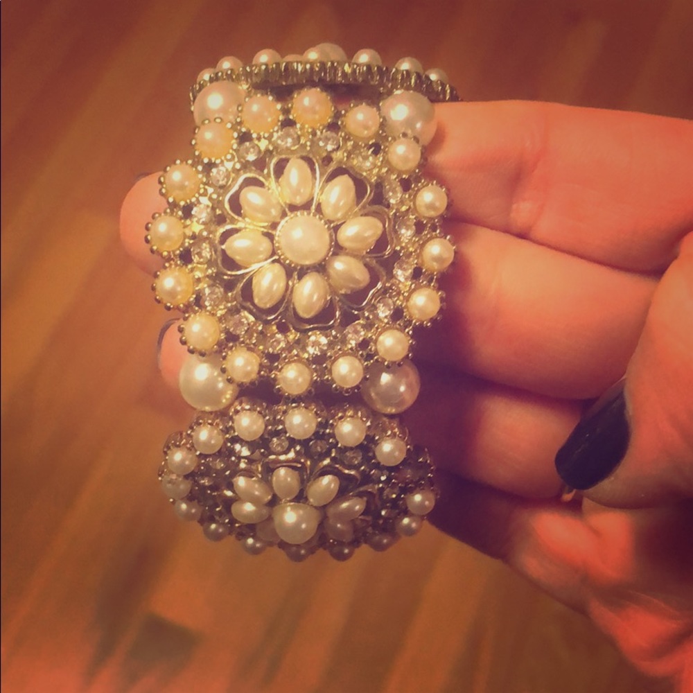 Beautiful Faux Pearl Bracelet